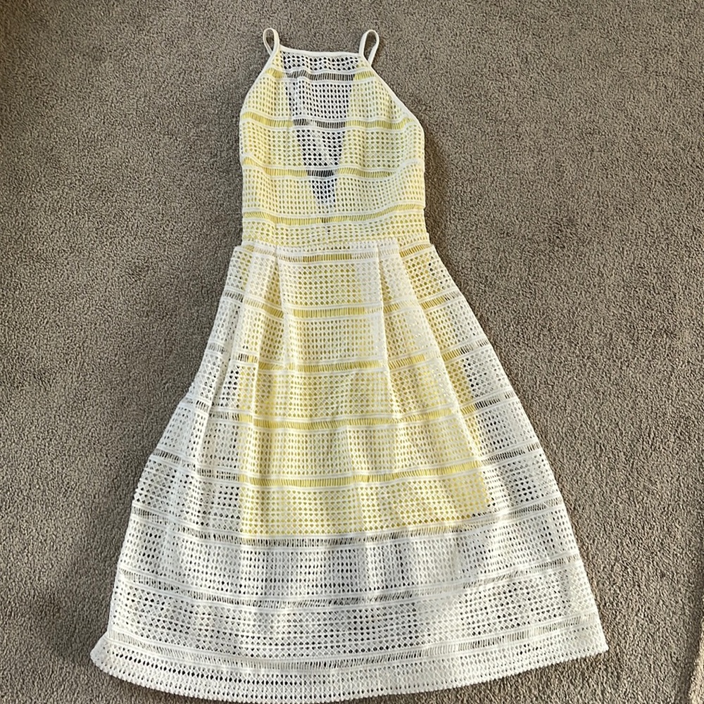 Missguided white dress with yellow underlay size 6 NWT